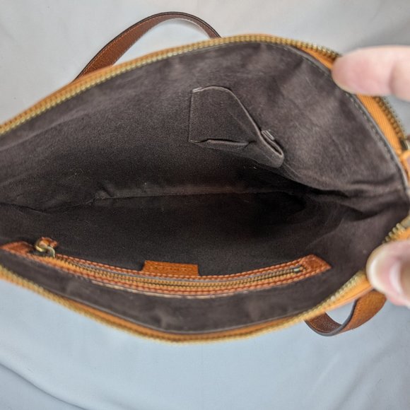 GUCCI Studded Flat Messenger Bag - Picture 10 of 11